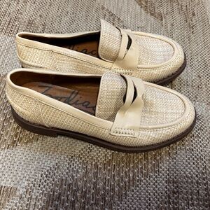 Zodiac Women's Cream Textured Loafers Size 7.5